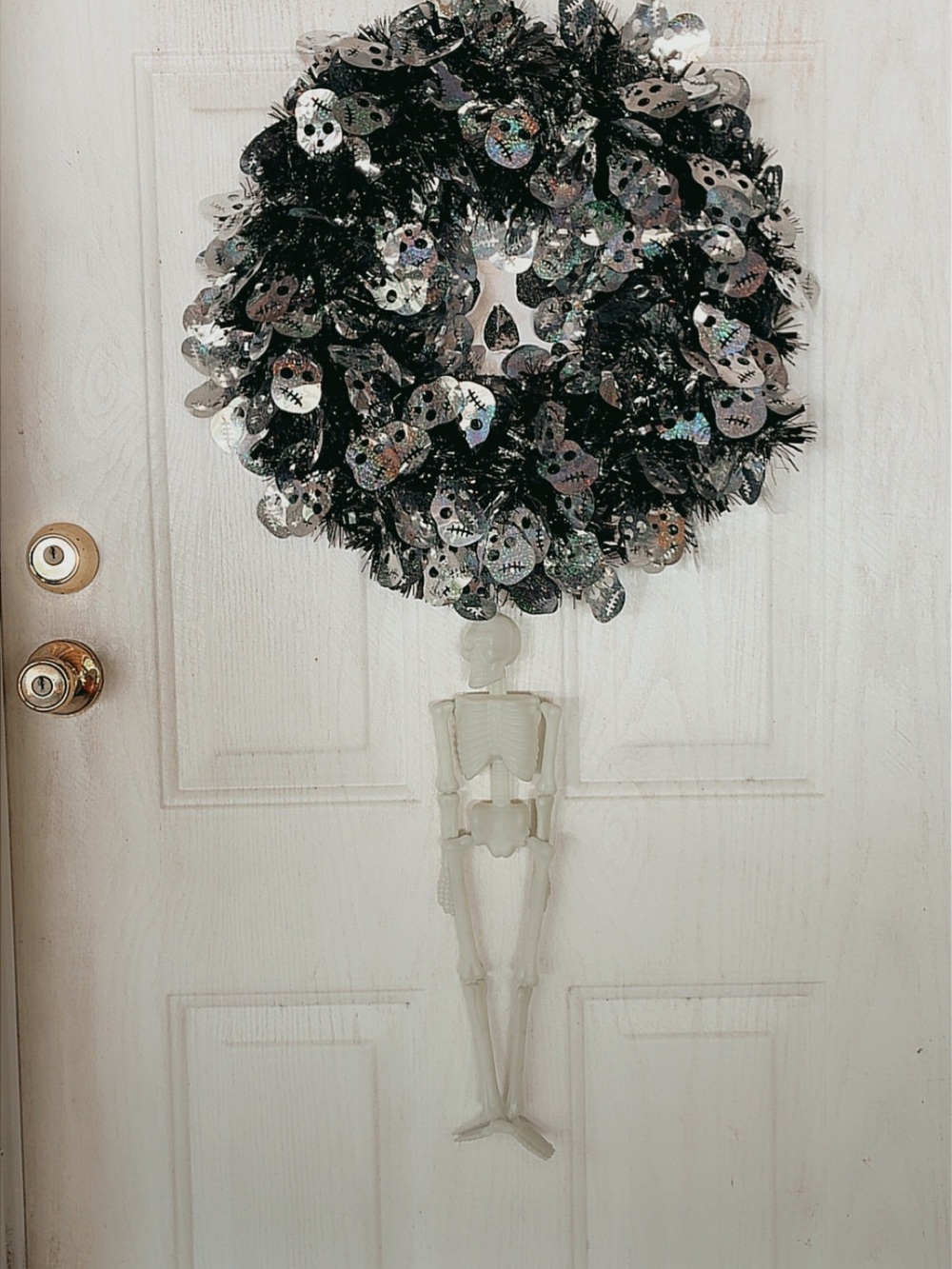 Spooky Black & Silver Skull Wreath with lights and accessories